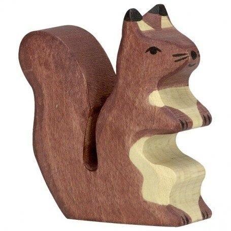 Holztiger brown squirrel, upright
