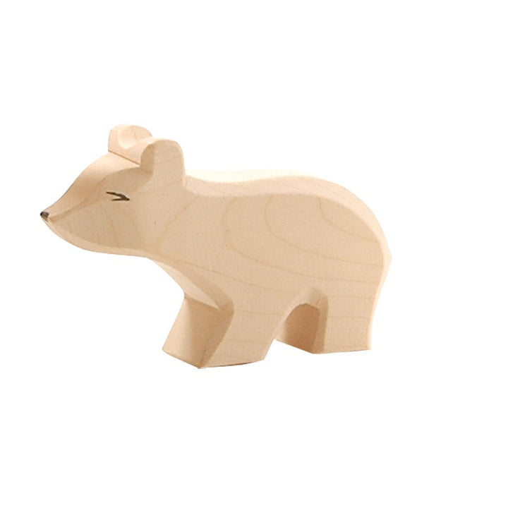 Ostheimer polar bear cub, long neck