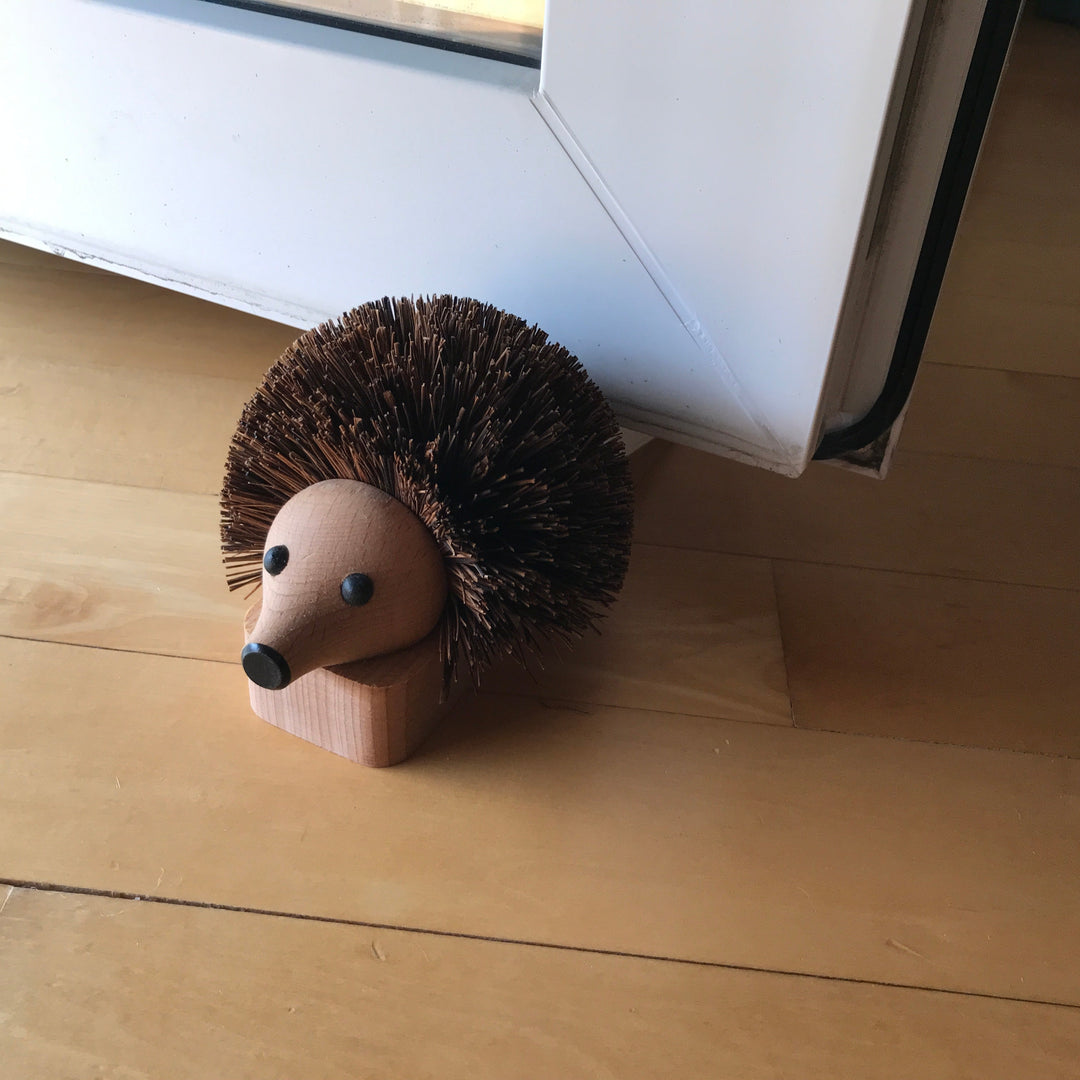shoe-cleaning hedgehog doorstop