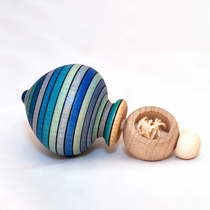 spinning top with retractable starter