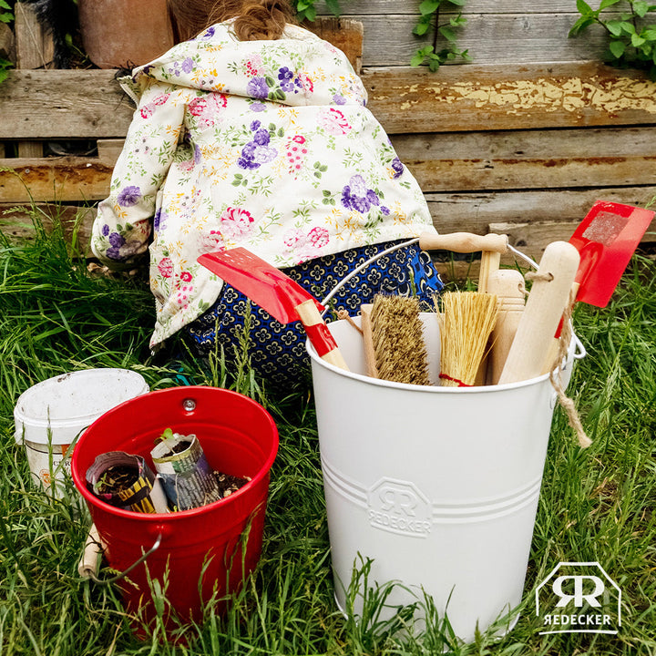 metal bucket