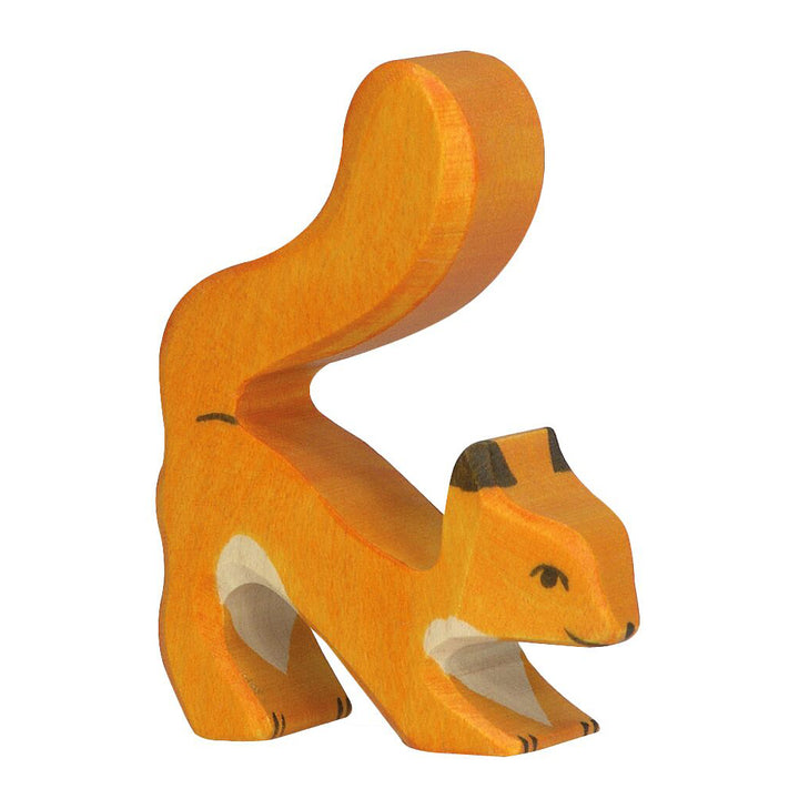 Holztiger orange squirrel, tail forward