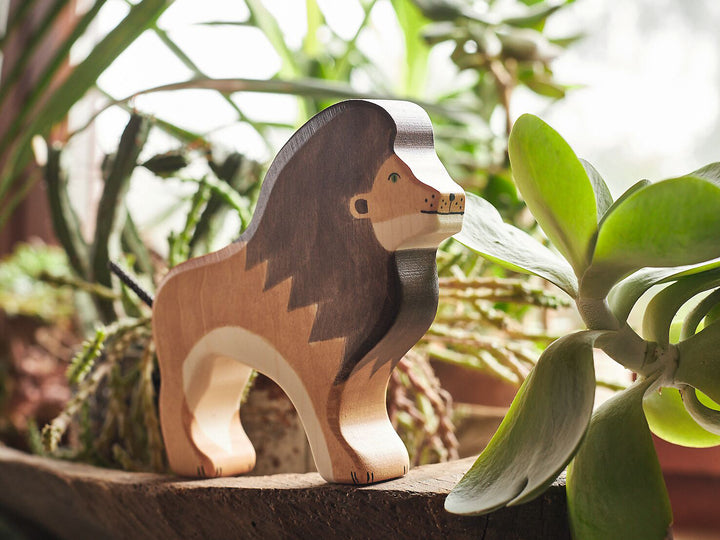 Holztiger lion