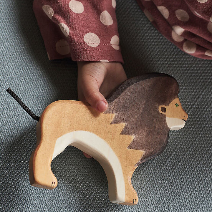 Holztiger lion