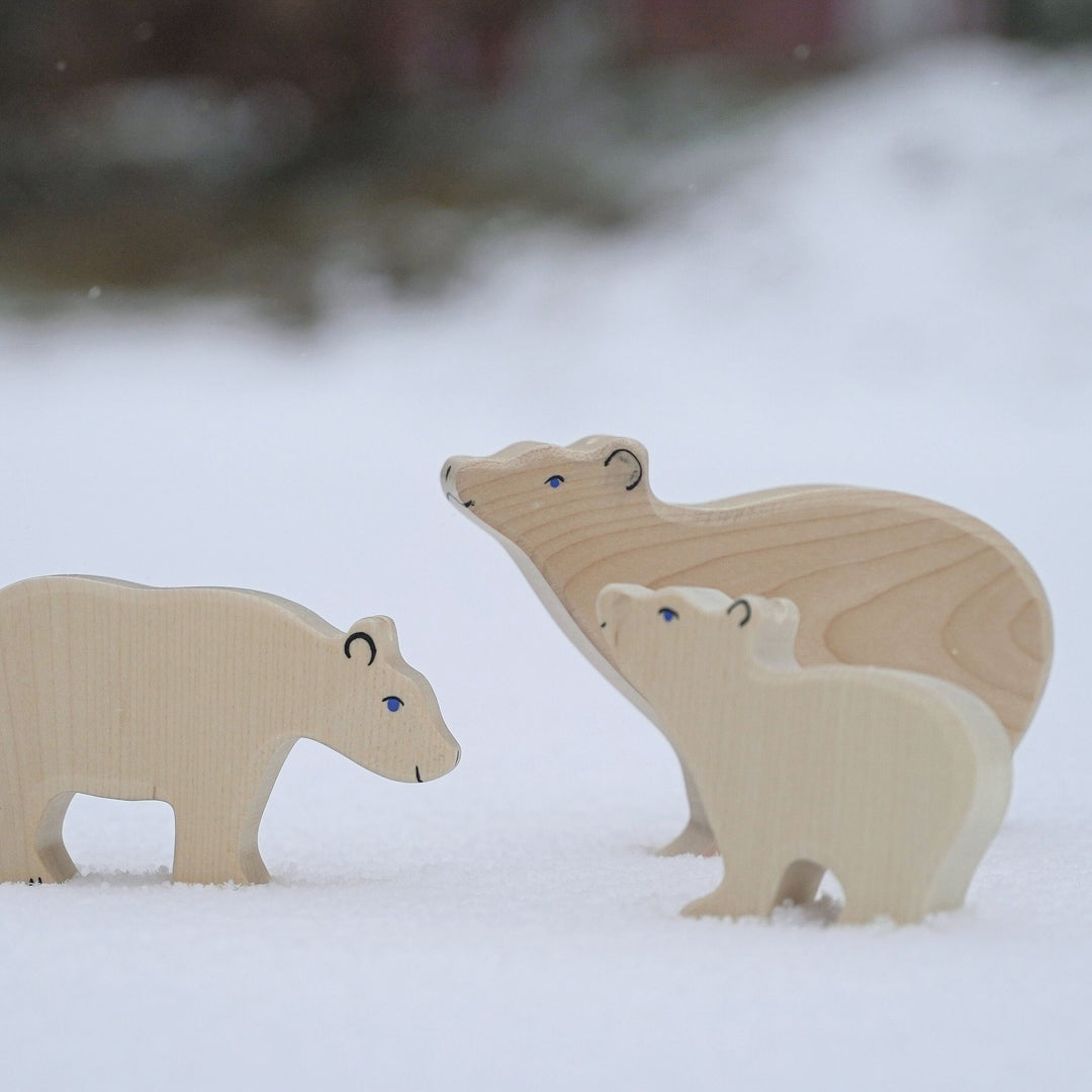 Holztiger large polar bear, head up