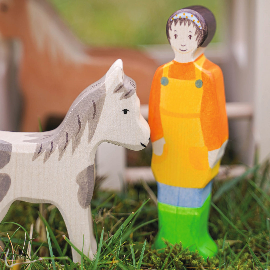 Holztiger female farmer