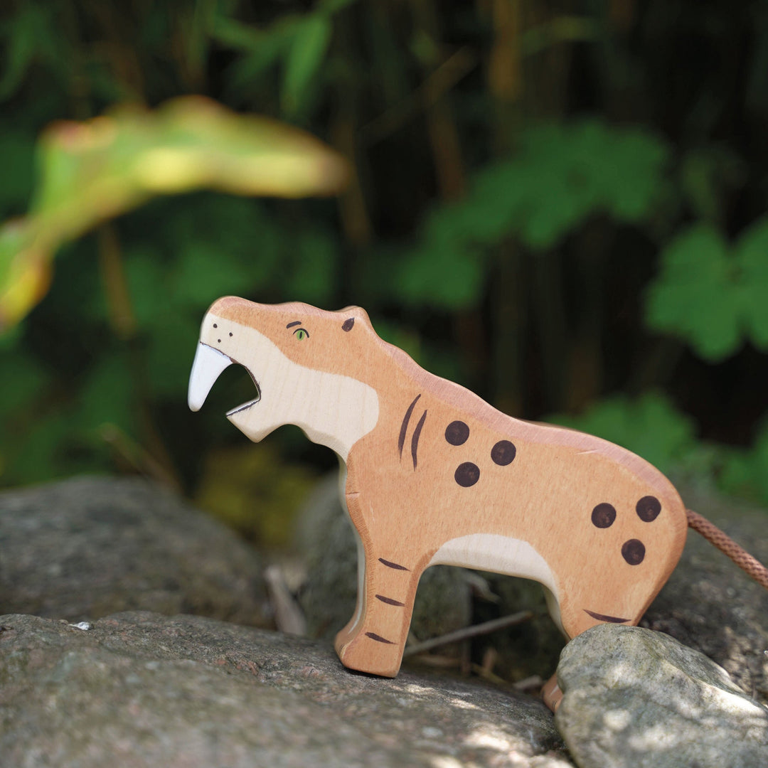 Holztiger saber-toothed tiger