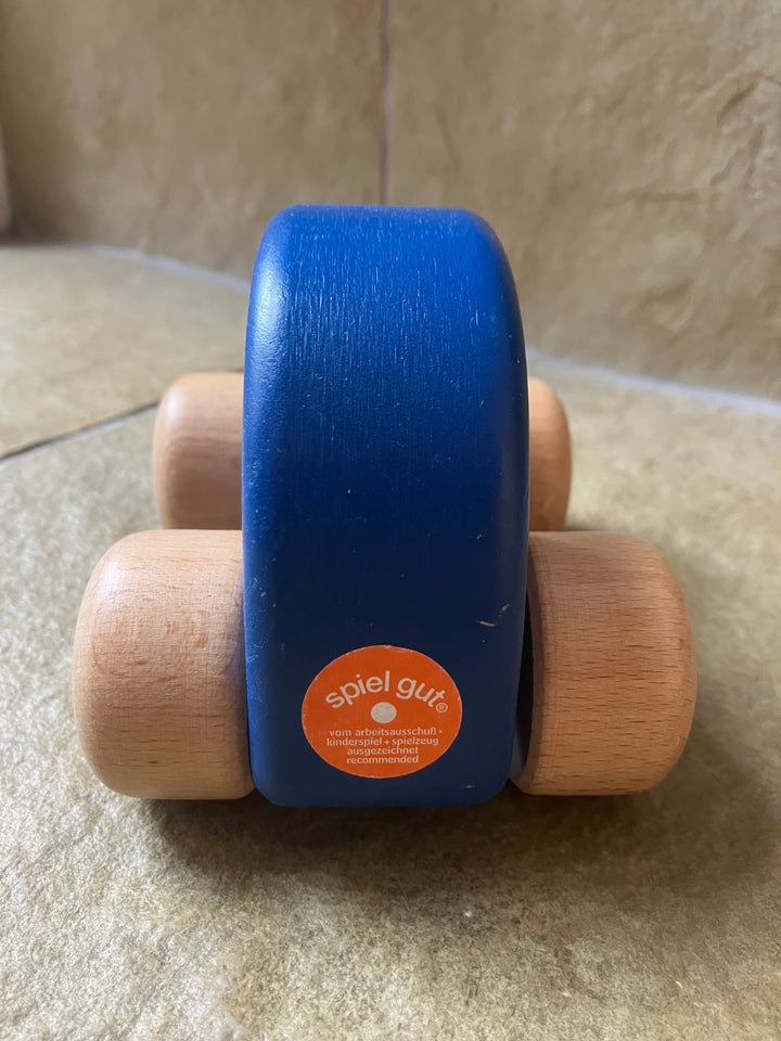 Konrad Keller blue push car