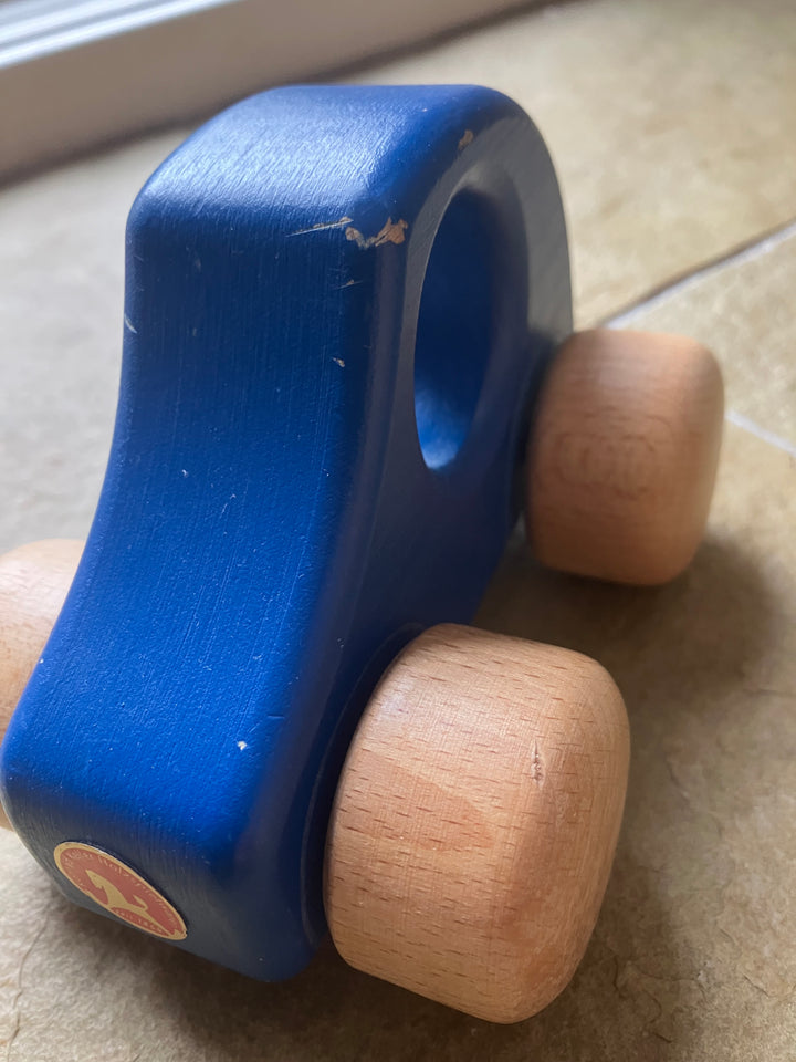 Konrad Keller blue push car