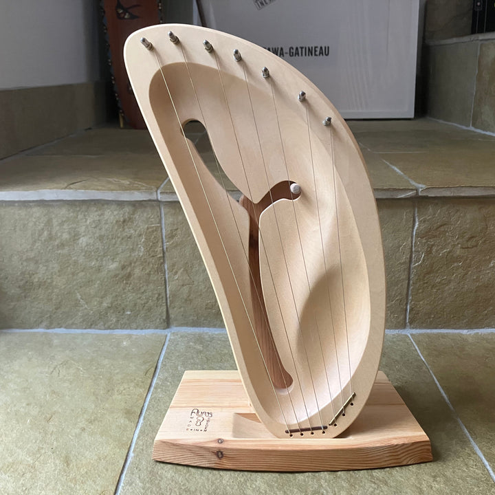 Auris Children's Lyre, pentatonic, 7 strings with stand (gently played)