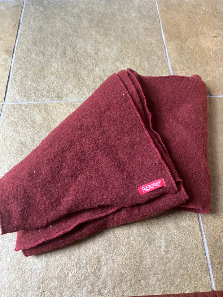 Ruskovilla wool fleece scarf, burgundy (gently worn)