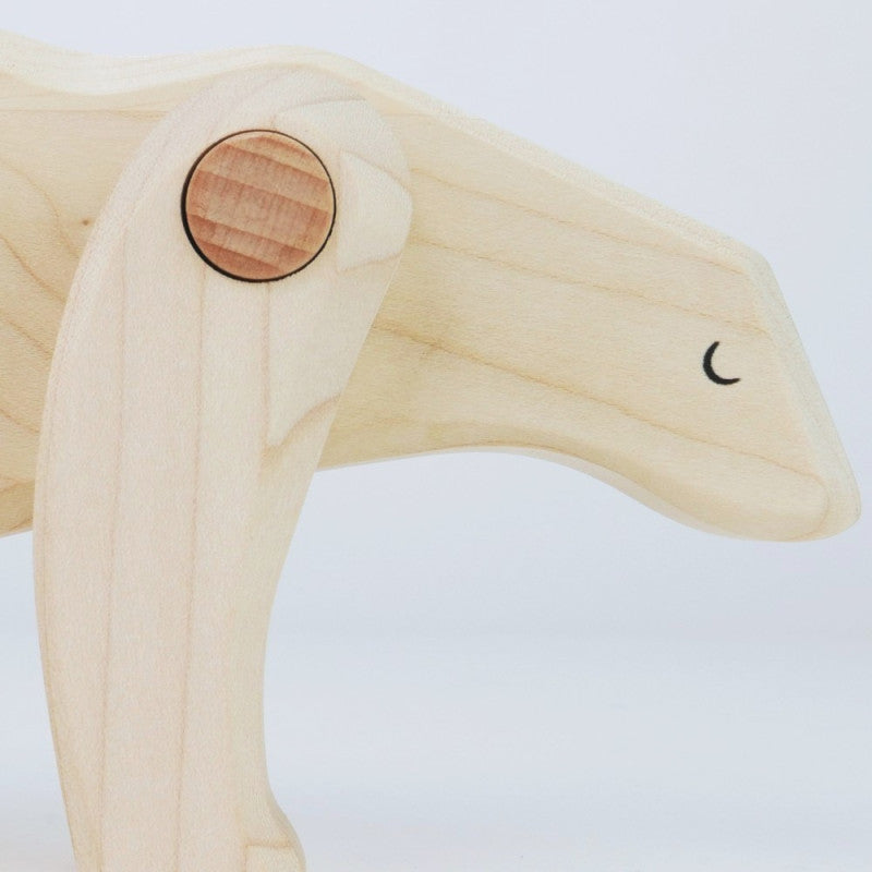 Bajo Tobe wooden polar bear