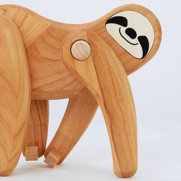Bajo Tobe wooden sloth