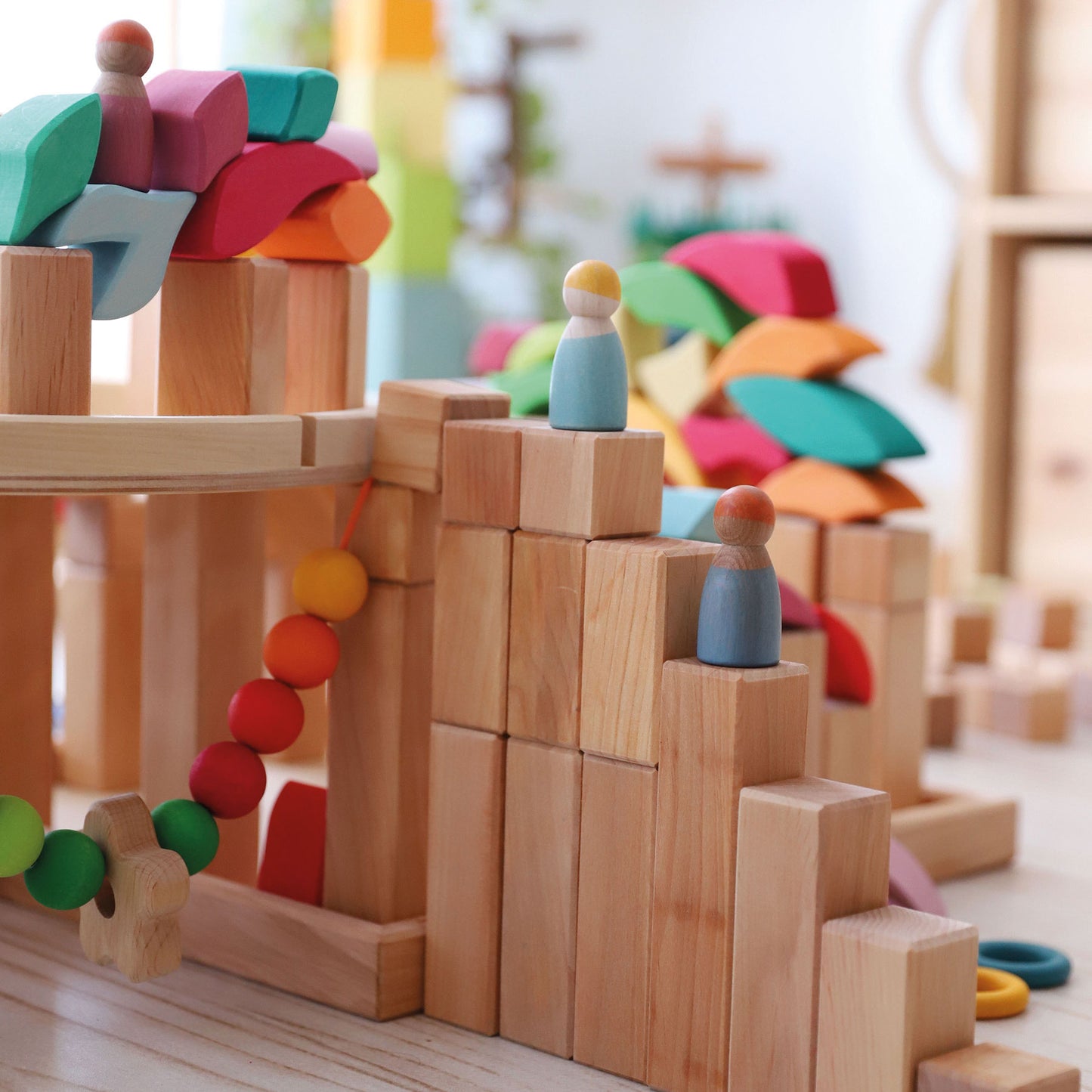 Grimm's large stepped pyramid, natural, 4 cm thick blocks