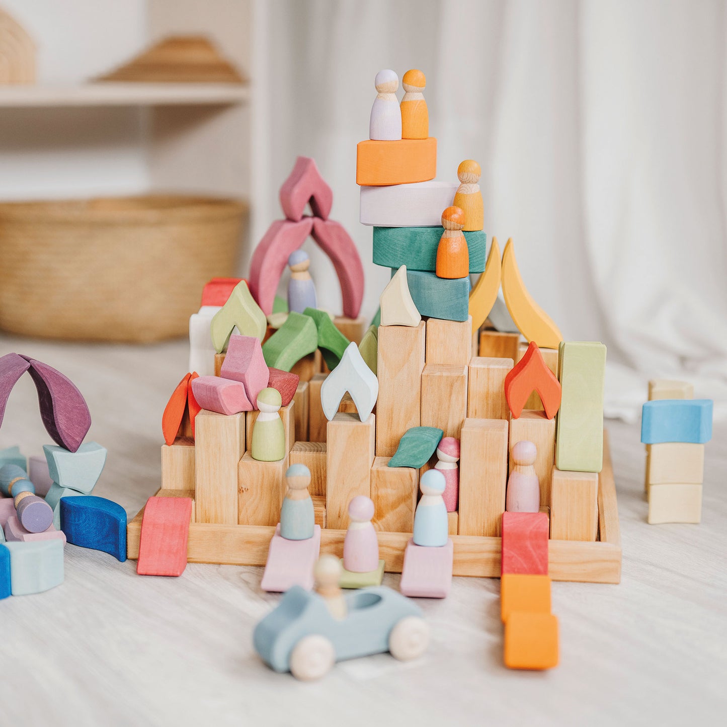 Grimm's large stepped pyramid, natural, 4 cm thick blocks