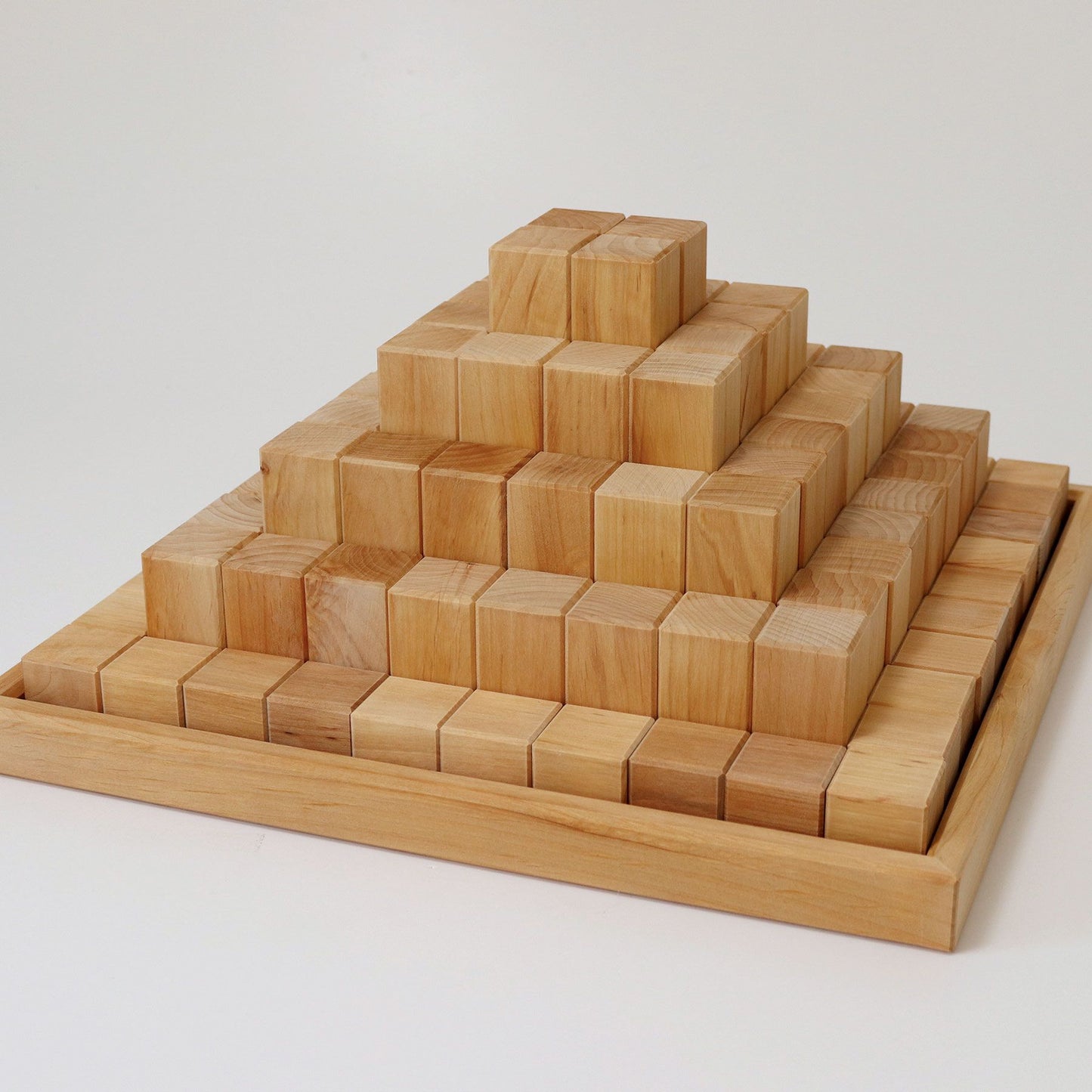 Grimm's large stepped pyramid, natural, 4 cm thick blocks