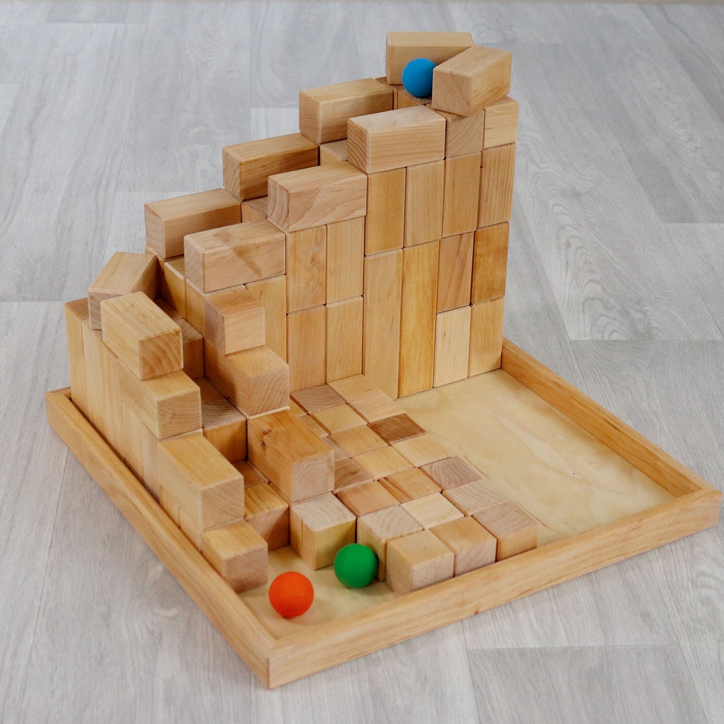 Grimm's large stepped pyramid, natural, 4 cm thick blocks