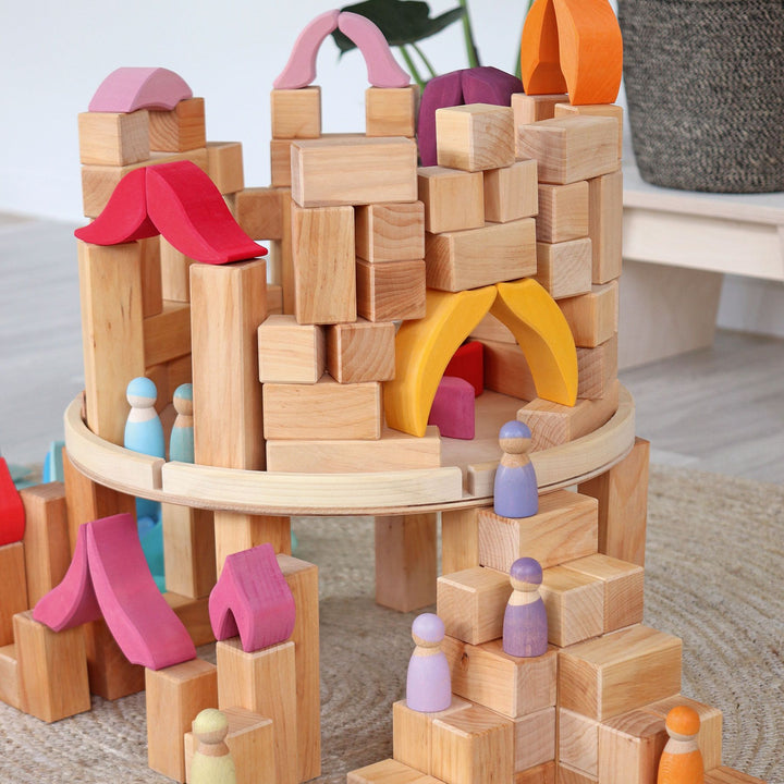 Grimm's large stepped pyramid, natural, 4 cm thick blocks