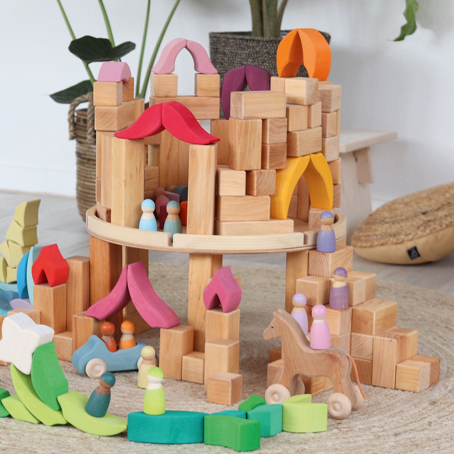 Grimm's large stepped pyramid, natural, 4 cm thick blocks