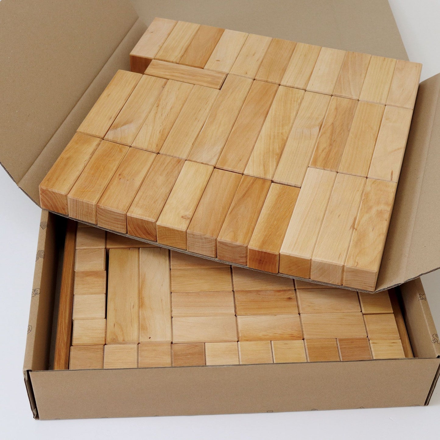 Grimm's large stepped pyramid, natural, 4 cm thick blocks