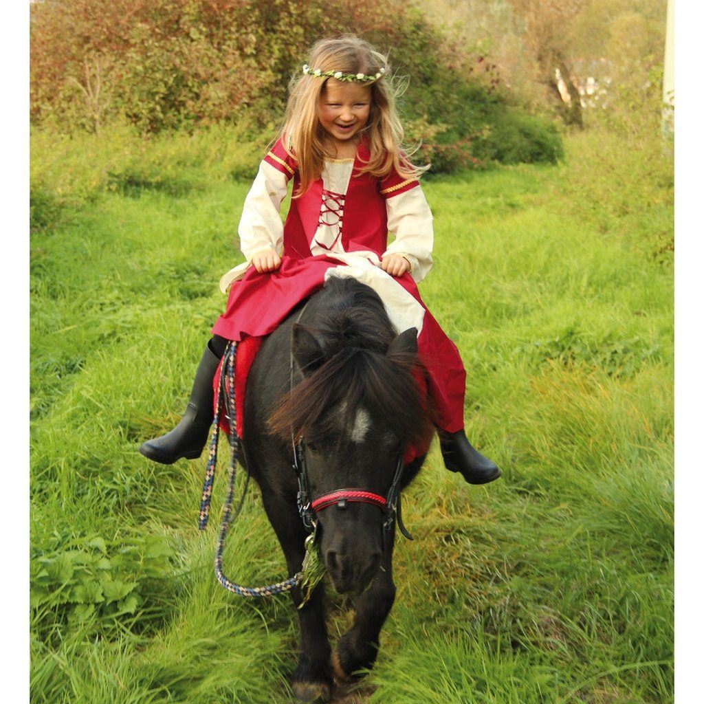 flower crown, white flowers