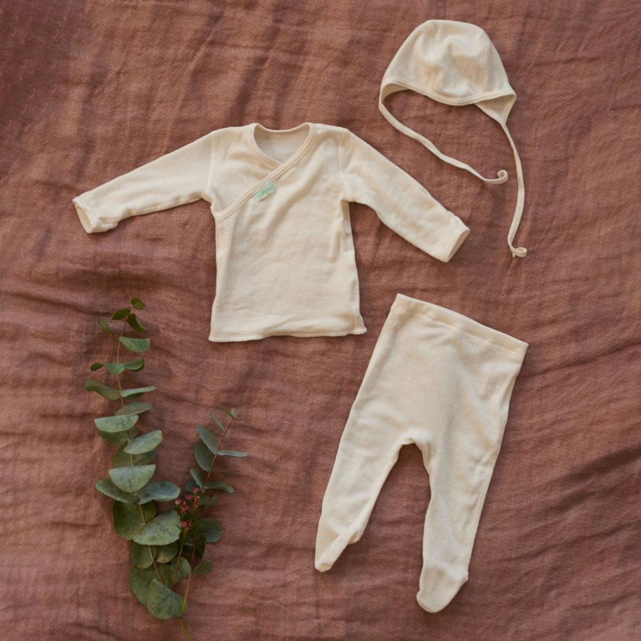 Ruskovilla_ensisetti_newbornset_silkkivilla_silkwool_valkoinen_white_sq_4d15e1e6-29b2-4e1b-9e63-76585ae64250.jpg