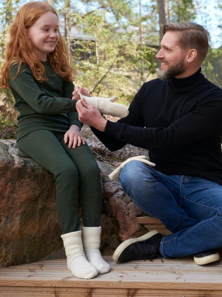Ruskovilla_merinovilla_merinowool_lapaset_mittens_villasukat_woolsocks_poolopaita_poloshirt2.jpg