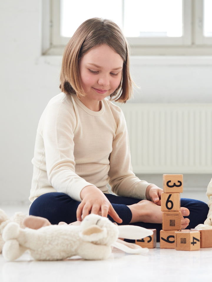 Ruskovilla_merinovilla_merinowool_paita_shirt_pitkahihainen_longsleeve_white_valkoinen_lapset_children.jpg