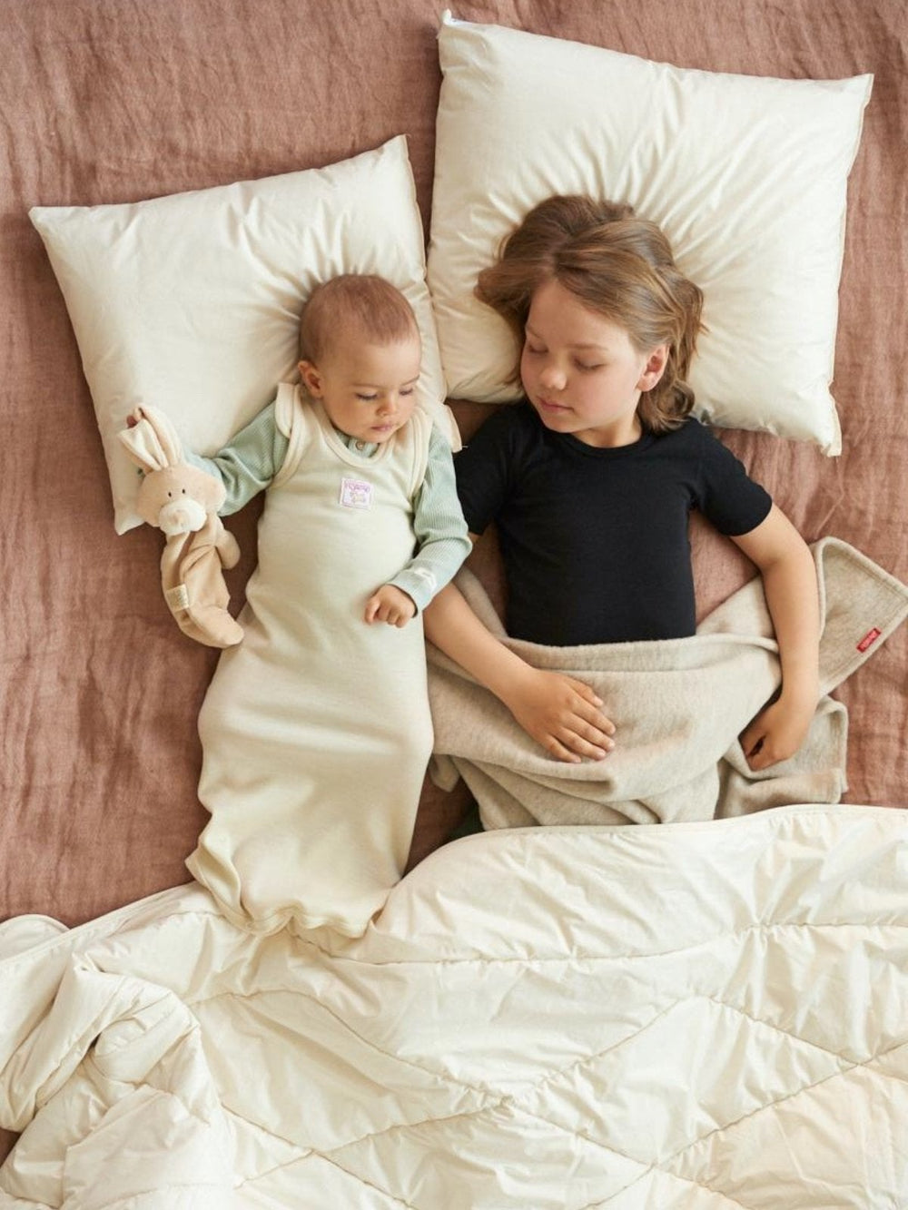 Ruskovilla_petivaatteet_bedding_peitto_planket_duvet_tyyny_pillow_unipussi_sleepsack2.jpg