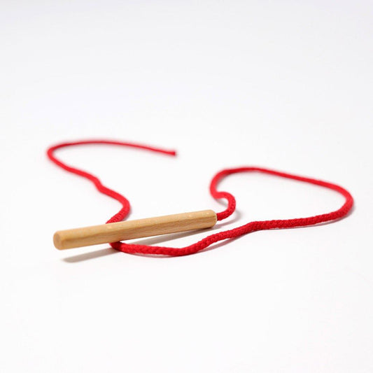 Grimm's threading needle with string