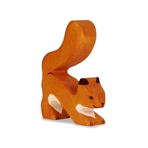 Holztiger orange squirrel, tail forward
